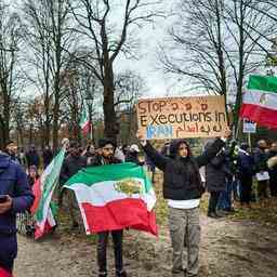 Iran richtet Demonstranten hin Botschafter vorgeladen und Demonstration in Den