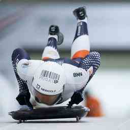 Kimberley Bos faellt bei den Skeleton Weltmeisterschaften nach einem mittelmaessigen zweiten