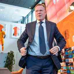 Koeman schickte eine App an Berghuis „Sehr gut dass er