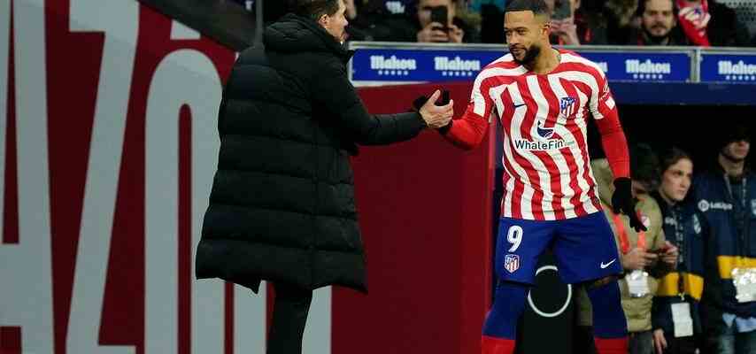 Memphis gibt bereits sein Debuet fuer Atletico Fussball