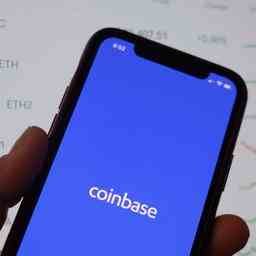 Millionenstrafe fuer Kryptoboerse Coinbase wegen illegalem Anbieten von Kryptodiensten