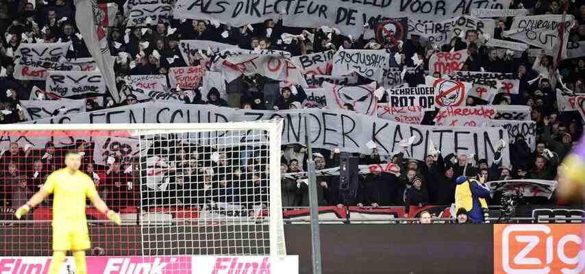 Moeglicherweise sitzt der neue Trainer Ajax bereits am Sonntag gegen