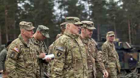 Oberster US General inspiziert ukrainische Truppen — World