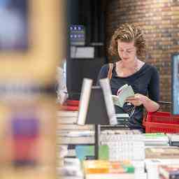 Physische Buchhandlungen holen auf niederlaendische Buecher weniger beliebt Buch