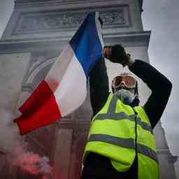 Protest der „Gelben Hesjes in Paris beginnt mit Unruhen