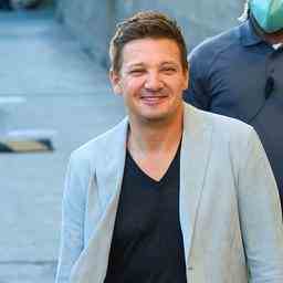 Schauspieler Jeremy Renner beim Schneeschaufeln schwer verletzt Verleumden