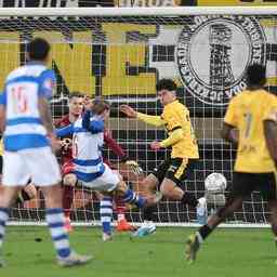 Tabellenfuehrer PEC Zwolle schlaegt Roda und verbucht den neunten Ligasieg