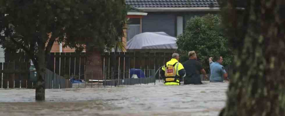 Zwei Tote als der Regen Neuseelands groesste Stadt Auckland erschuettert