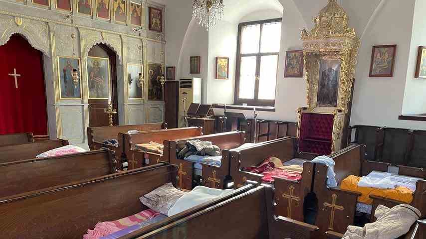 1676195645 471 Tuerkische Christen aus Erdbebengebiet halten an Restkirche fest Im