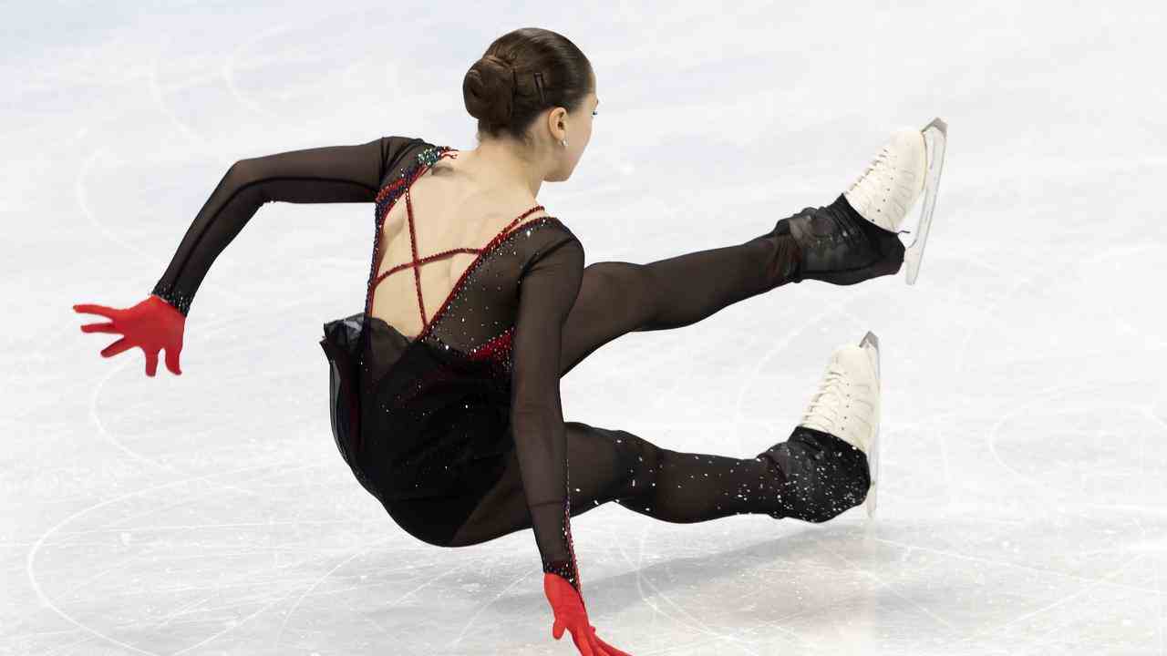 Beeld uit video: Bekijk de mislukte kür die kunstrijdster Valieva olympisch goud kostte