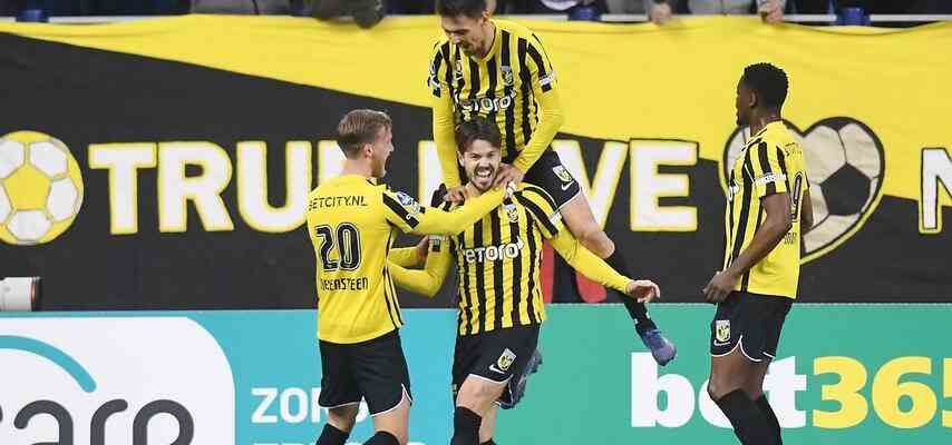 Ajax spuelt europaeischen Kater mit knappem Sieg bei Vitesse weg