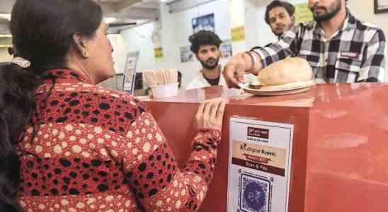 Chole bhature stalls to mobile shops RBIs Testlabors fuer E Rupien