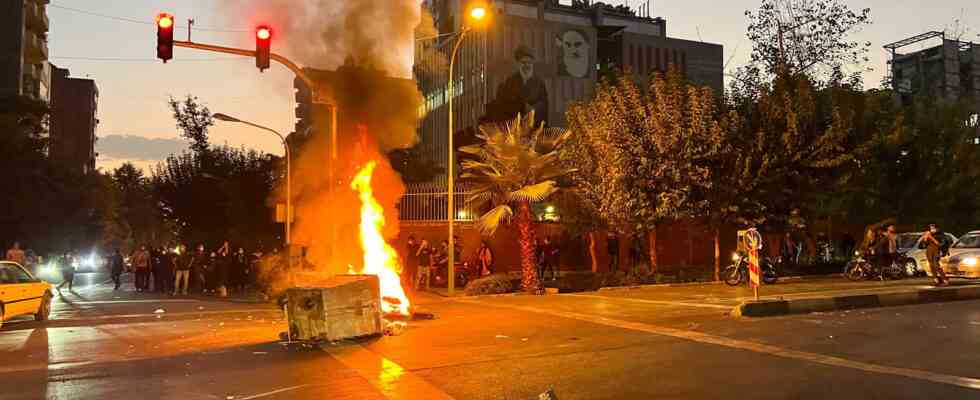 Der iranische Oppositionsfuehrer fordert unter Protesten ein Referendum