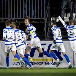 Die Amateure Spakenburg stehen nach dem Sieg ueber Katwijk