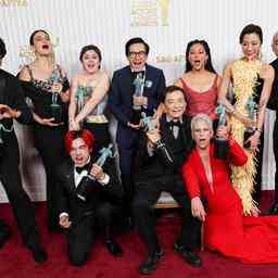 Everything Everywhere All at Once gewinnt Top SAG Awards Filme