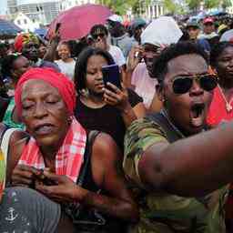 Innenstadt von Paramaribo nach Sturm auf surinamisches Parlament geschlossen