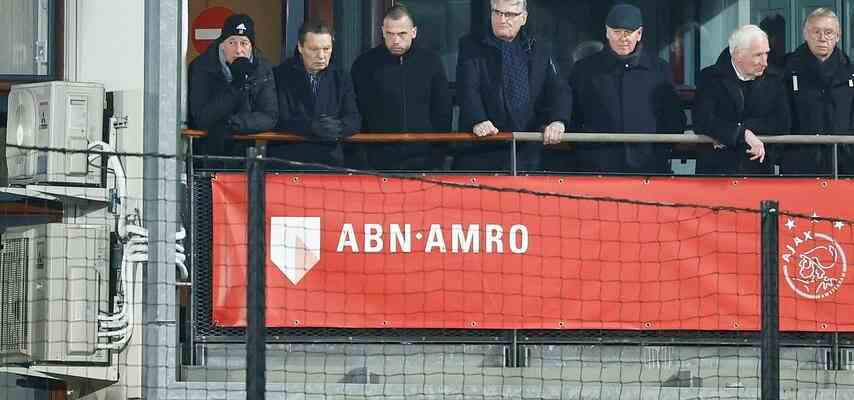 PEC verhindert ein Tor von Brobbey und spielt ein torloses