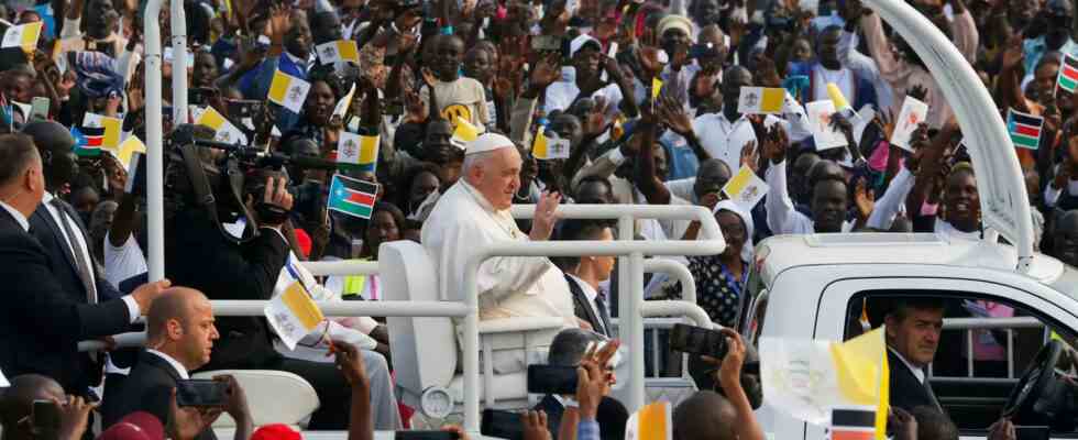 Papst Franziskus schliesst Suedsudan Reise ab und fordert Ende der „blinden