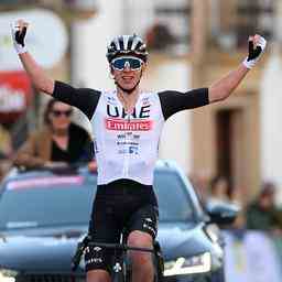 Pogacar zerschmettert die Konkurrenz beim Saisonauftakt in „Spanish Strade Bianche