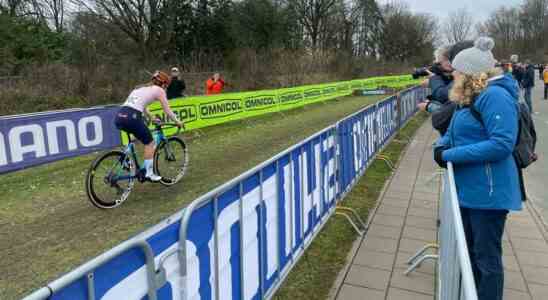 Publikum auf Distanz bei WM Spiel Van der Poel Van Aert „Sollte