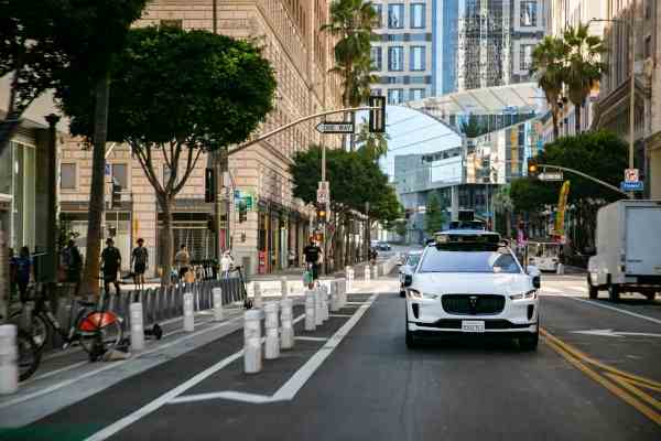 Waymo testet fahrerlose Fahrten mit Mitarbeitern in Los Angeles