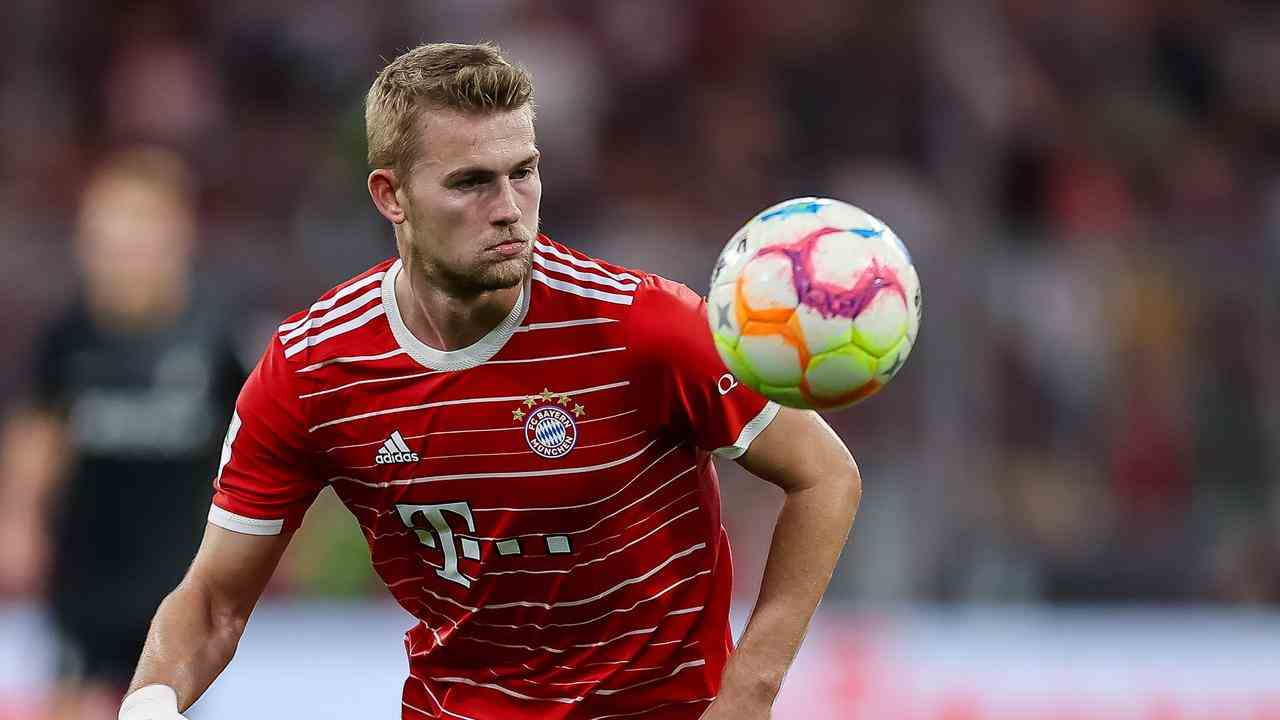 Bild aus Video: De Ligt rettet Bayern München, indem er den Ball von der Linie nimmt