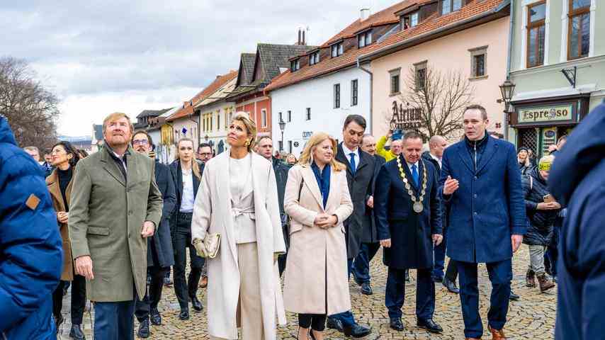 1678381316 574 Kraenze und Kunsthandwerk Willem Alexanders erster Staatsbesuch in der Slowakei