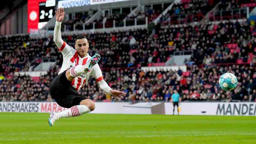 1678674397 267 Der PSV macht nach der Pause in einem unterhaltsamen Spiel