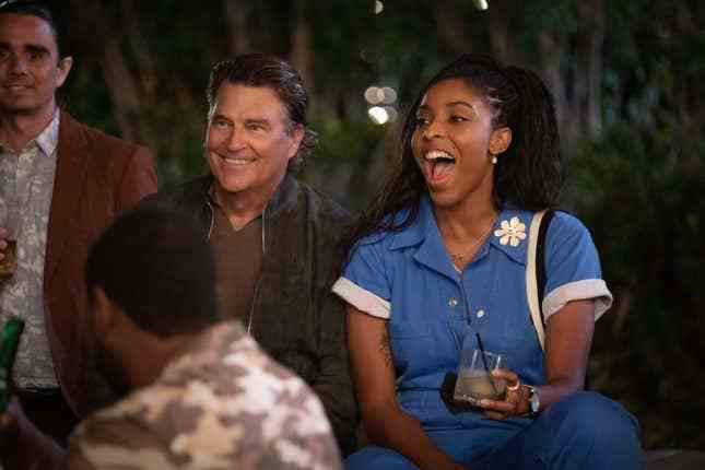 Ted McGinley und Jessica Williams in Schrumpfen