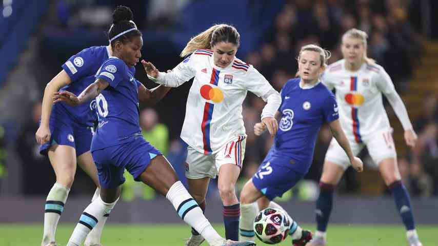 1680214639 861 Wolfsburg schlaegt PSG und Martens in der CL Frauen Van de