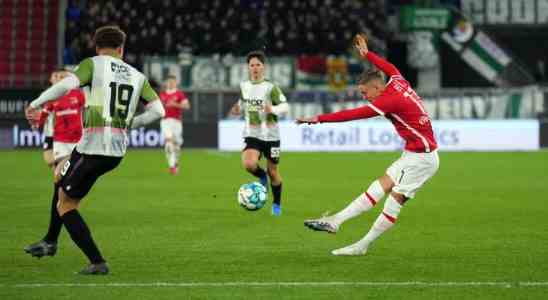 AZ schlaegt den FC Groningen durch ein wunderschoenes Tor von