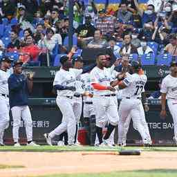 Baseballspieler starten World Baseball Classic mit grossartigem Sieg in Kuba