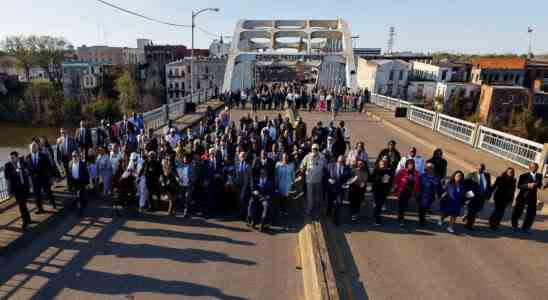 Biden In Selma sagt Joe Biden die USA muessten sich