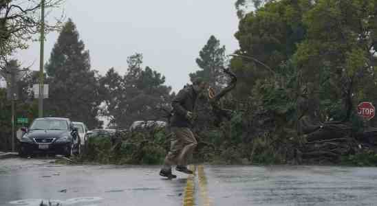 Bomb Cyclone schlaegt mit hurrikanartiger Wucht auf San Francisco ein