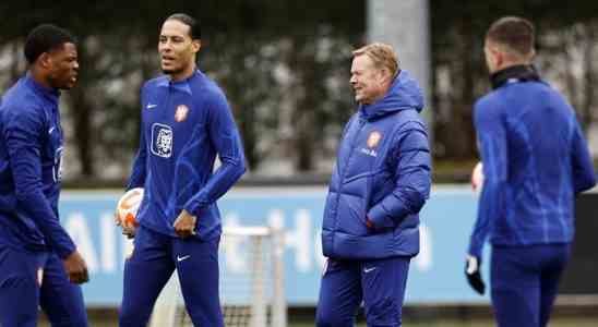 Debuetant Veerman komplettiert Orangen Kader auf Trainingsplatz in Zeist Fussball