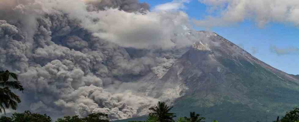 Der indonesische Vulkan Merapi spuckt bei einem neuen Ausbruch heisse