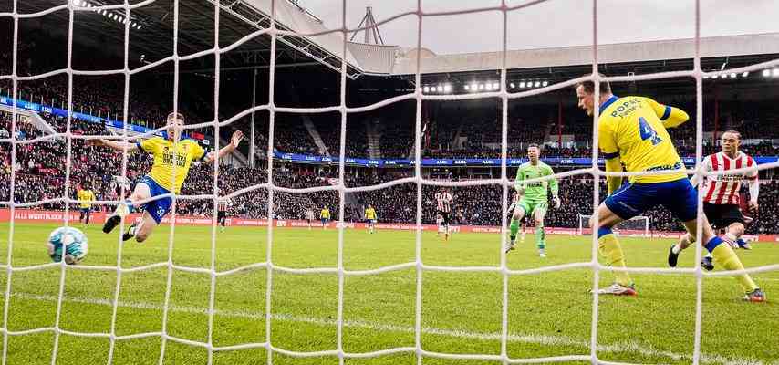 Der veraergerte Van Nistelrooij ist der Meinung dass PSV Spieler die