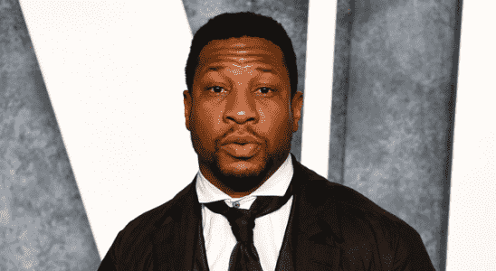 Die Armeeanzeigen von Jonathan Majors werden ohne Jonathan Majors fortgesetzt