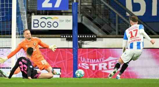 Feyenoord kaempft sich an Heerenveen vorbei und erreicht das Halbfinale