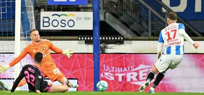 Feyenoord kaempft sich an Heerenveen vorbei und erreicht das Halbfinale