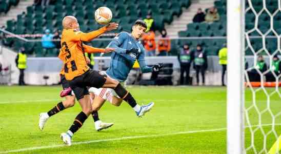 Feyenoord trifft in der Schlussphase erneut und entgeht der Niederlage