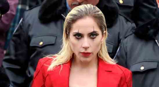 Hier ist unser erster Blick auf Lady Gagas Harley Quinn Look in