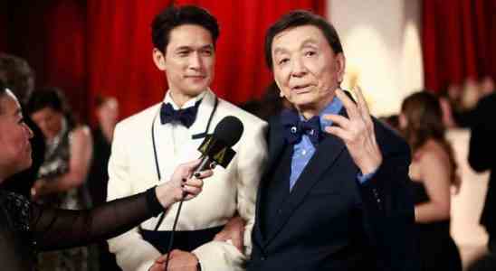 James Hong brachte ein Sandwich und Aepfel zu den Oscars