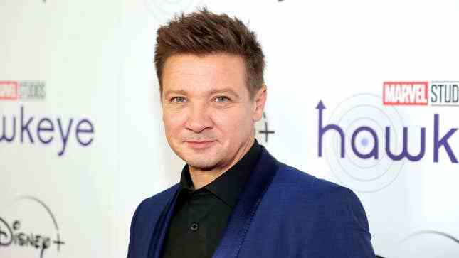 Jeremy Renner postet das erste Video in dem er seit