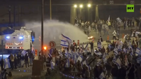 Massive Protestwelle fegt ueber Israel — World