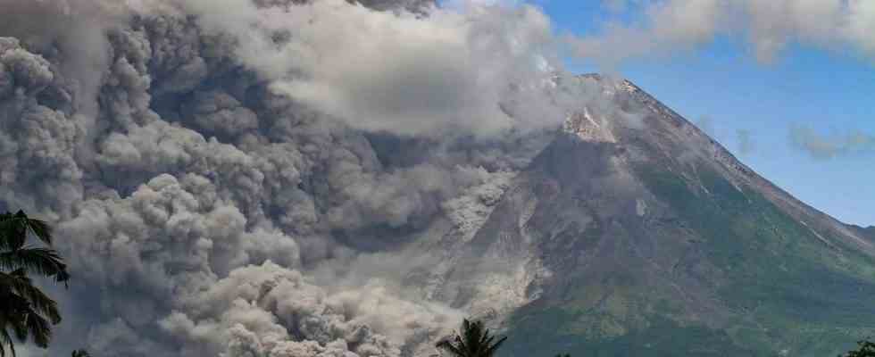 Merapi Der indonesische Vulkan Merapi bricht aus und spuckt heisse