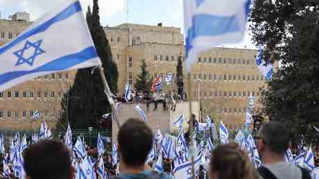 Oberster israelischer General fordert das Militaer auf sich aus Protesten