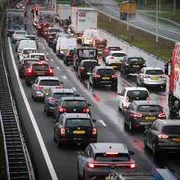 Regen und Unfaelle sorgen fuer den verkehrsreichsten morgendlichen Berufsverkehr des