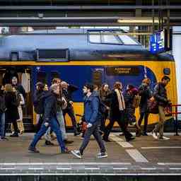 Rest des Tages weniger Zuege rund um Amsterdam und Schiphol