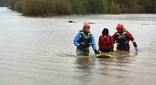 Sturm durchbricht Deich des California River Tausende evakuieren